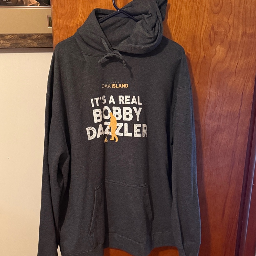 Oak Island Men's Charcoal 'It's A Real Bobby Dazzler' Hoodie